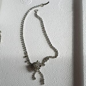 Elegant Silver Necklace with Intricate Design